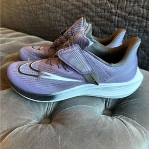 Custom - New w/o box Nike Pegasus Flyease running shoes - size 10